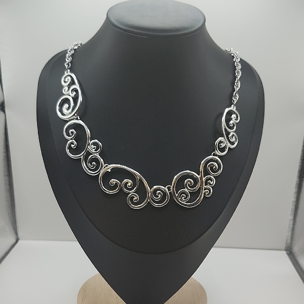 Silver Scrollwork Necklace with Intricate Design